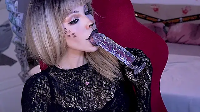 Snapshot of juli_jam chatting on 10.30.25 juli jam online show from 10.30.25