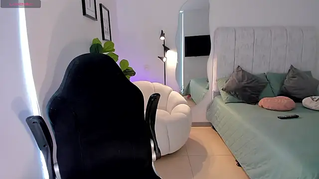 AmyWood online show from 04.07.26