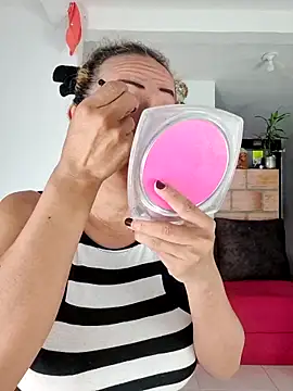 Snapshot of YOURSDEBORA chatting on 11.25.25 YOURSDEBORA online show from 11.25.25