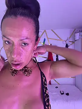 YOURSDEBORA online show from 06.02.26