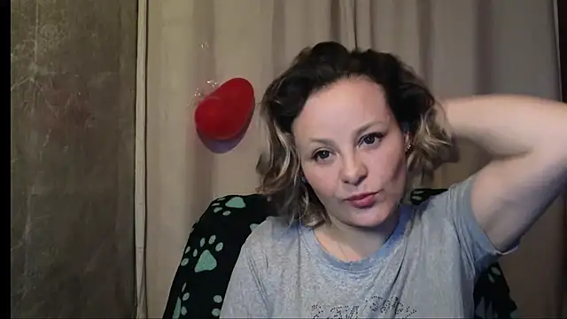 Snapshot of dagny-jo chatting on 02.25.25 dagny-jo online show from 02.25.25