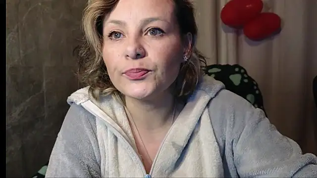 Snapshot of dagny-jo chatting on 03.08.25 dagny-jo online show from 03.08.25