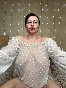 Snapshot of Amberhotqueen chatting on 02.12.26 Amberhotqueen online show from 02.12.26