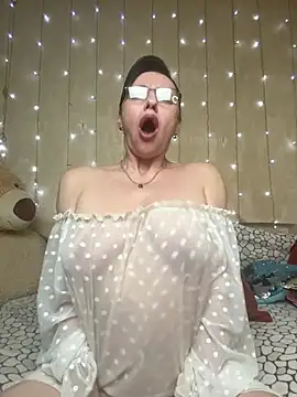 Snapshot of Amberhotqueen chatting on 02.19.26 Amberhotqueen online show from 02.19.26