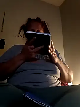 Snapshot of THEBEDroomdoOR chatting on 12.07.24 THEBEDroomdoOR online show from 12.07.24