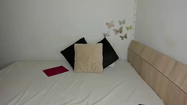 KrissLoona online show from 09.25.25