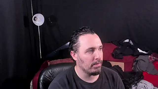 Snapshot of Metalstud chatting on 12.17.25 Metalstud online show from 12.17.25