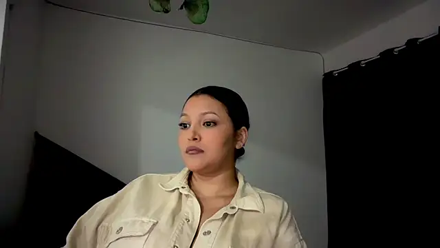 Snapshot of MarcellaGriffin chatting on 10.25.25 MarcellaGriffin online show from 10.25.25