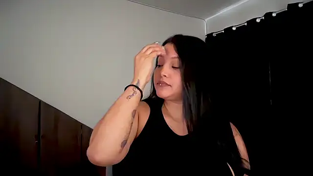 Snapshot of MarcellaGriffin chatting on 10.27.25 MarcellaGriffin online show from 10.27.25