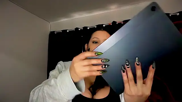 Snapshot of MarcellaGriffin chatting on 11.06.25 MarcellaGriffin online show from 11.06.25