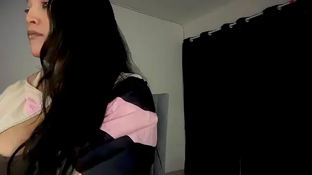 Snapshot of MarcellaGriffin chatting on 11.12.25 MarcellaGriffin online show from 11.12.25