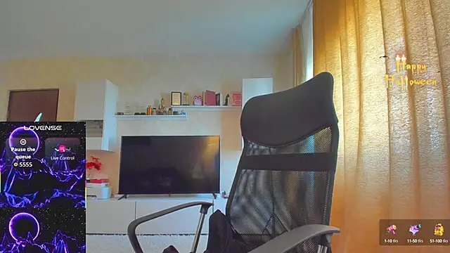 Snapshot of hot_evil_queen chatting on 10.22.25 hot evil queen online show from 10.22.25