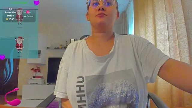 Snapshot of hot_evil_queen chatting on 11.27.25 hot evil queen online show from 11.27.25