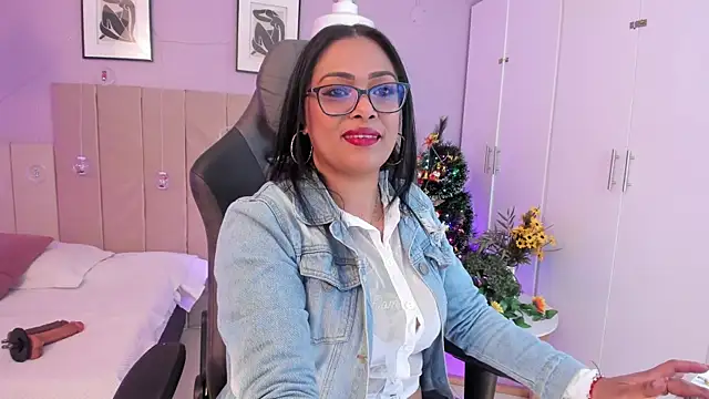 Inndrahot online show from 12.24.24