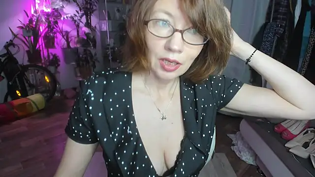 Snapshot of Constancia_pure chatting on 11.27.25 Constancia pure online show from 11.27.25