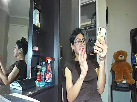 Snapshot of Angelchezcka chatting on 04.13.26 Angelchezcka online show from 04.13.26