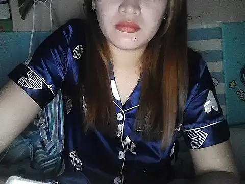 Snapshot of leamorena chatting on 10.05.25 leamorena online show from 10.05.25