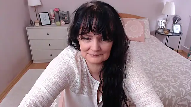 Snapshot of LeveMe2Nightt chatting on 09.30.25 LeveMe2Nightt online show from 09.30.25