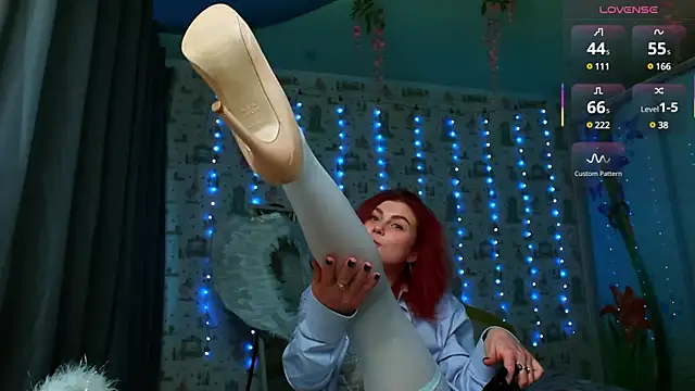 SmokyRose online show from 02.15.25