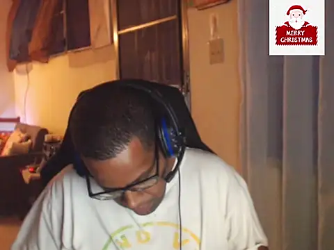 Snapshot of thesugar32 chatting on 12.13.24 thesugar32 online show from 12.13.24