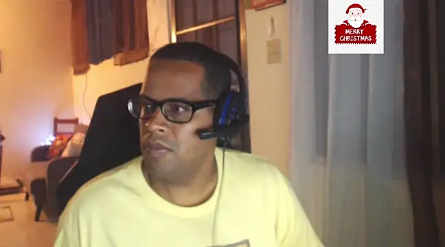 Snapshot of thesugar32 chatting on 12.19.24 thesugar32 online show from 12.19.24