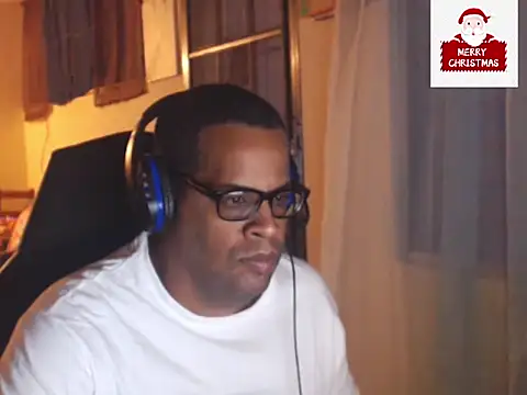 Snapshot of thesugar32 chatting on 12.20.24 thesugar32 online show from 12.20.24