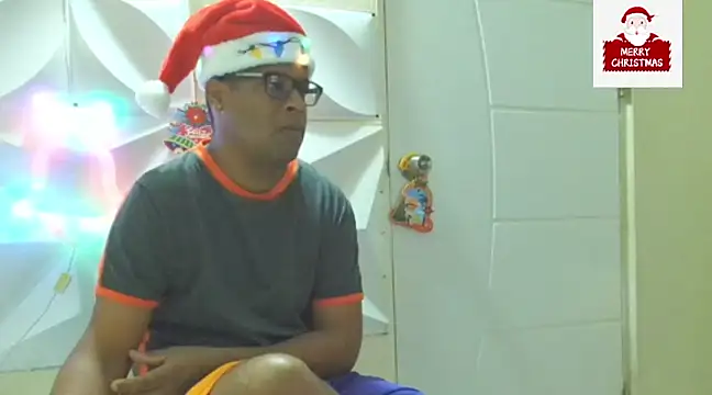 Snapshot of thesugar32 chatting on 12.24.24 thesugar32 online show from 12.24.24