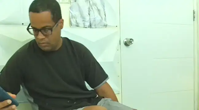 Snapshot of thesugar32 chatting on 01.28.25 thesugar32 online show from 01.28.25