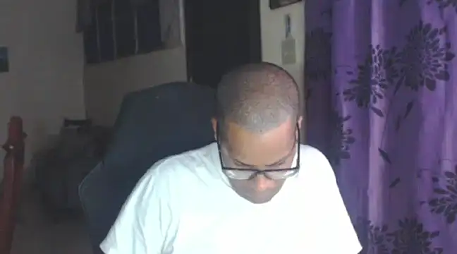 Snapshot of thesugar32 chatting on 02.13.25 thesugar32 online show from 02.13.25