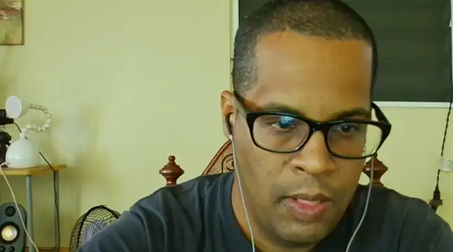 Snapshot of thesugar32 chatting on 02.16.25 thesugar32 online show from 02.16.25