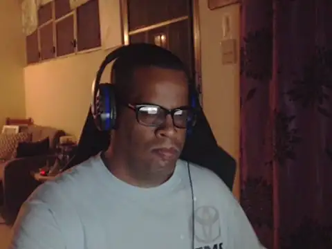 Snapshot of thesugar32 chatting on 02.19.25 thesugar32 online show from 02.19.25