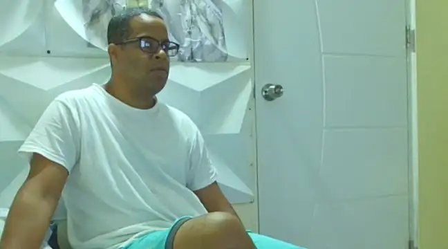 Snapshot of thesugar32 chatting on 02.25.25 thesugar32 online show from 02.25.25