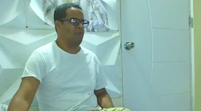 Snapshot of thesugar32 chatting on 03.13.25 thesugar32 online show from 03.13.25