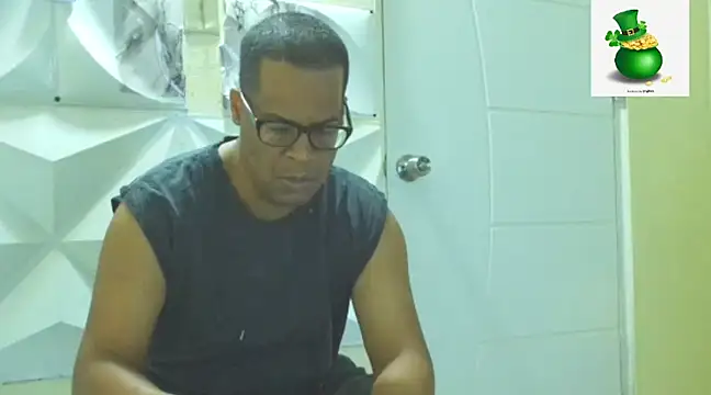 Snapshot of thesugar32 chatting on 03.21.25 thesugar32 online show from 03.21.25