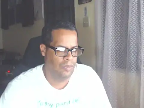 Snapshot of thesugar32 chatting on 09.13.25 thesugar32 online show from 09.13.25