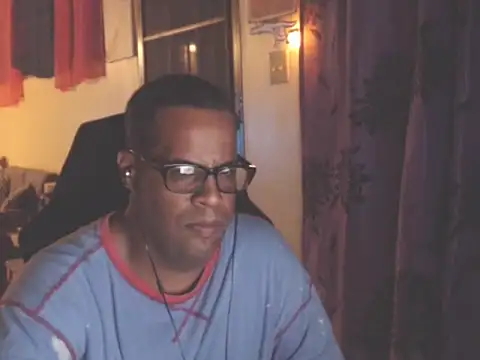 Snapshot of thesugar32 chatting on 10.01.25 thesugar32 online show from 10.01.25