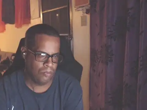 Snapshot of thesugar32 chatting on 10.02.25 thesugar32 online show from 10.02.25