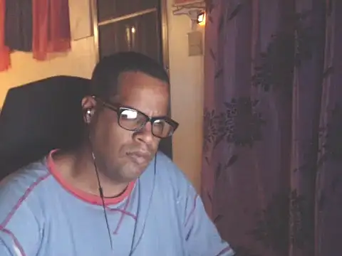 Snapshot of thesugar32 chatting on 10.07.25 thesugar32 online show from 10.07.25