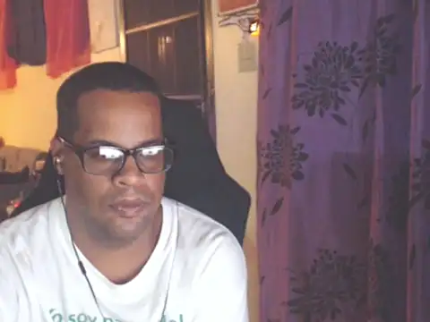 Snapshot of thesugar32 chatting on 10.09.25 thesugar32 online show from 10.09.25