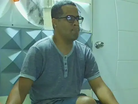 Snapshot of thesugar32 chatting on 10.12.25 thesugar32 online show from 10.12.25