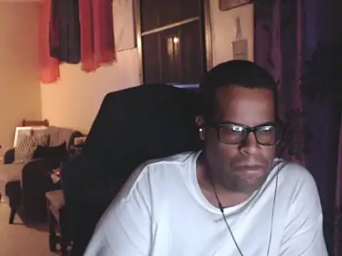 Snapshot of thesugar32 chatting on 10.23.25 thesugar32 online show from 10.23.25