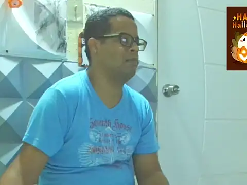 Snapshot of thesugar32 chatting on 10.28.25 thesugar32 online show from 10.28.25