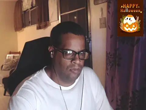 Snapshot of thesugar32 chatting on 10.30.25 thesugar32 online show from 10.30.25