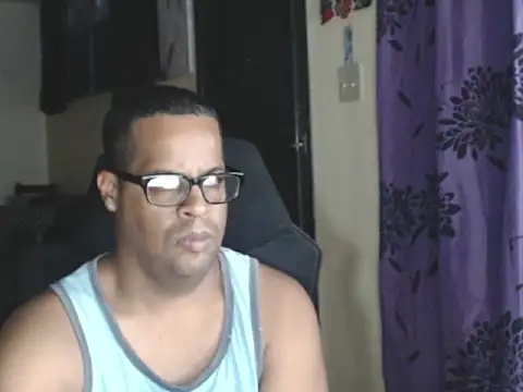 Snapshot of thesugar32 chatting on 11.15.25 thesugar32 online show from 11.15.25