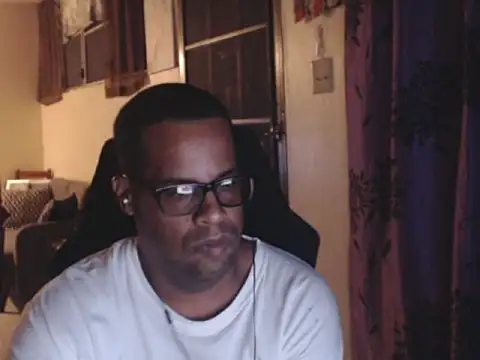 Snapshot of thesugar32 chatting on 11.16.25 thesugar32 online show from 11.16.25