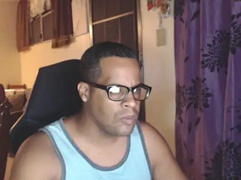 Snapshot of thesugar32 chatting on 11.18.25 thesugar32 online show from 11.18.25