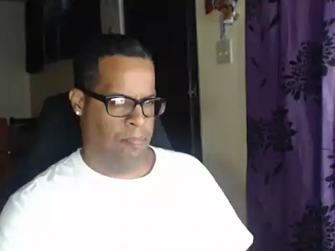 Snapshot of thesugar32 chatting on 11.20.25 thesugar32 online show from 11.20.25