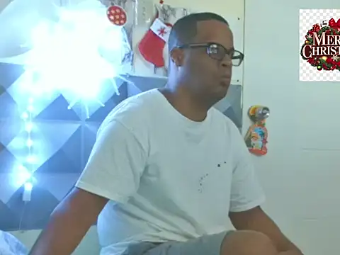 Snapshot of thesugar32 chatting on 12.16.25 thesugar32 online show from 12.16.25