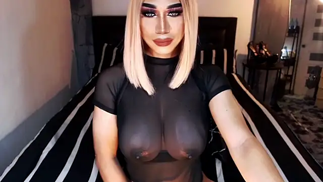 Snapshot of MassiveCockxMistress chatting on 04.10.26 MassiveCockxMistress online show from 04.10.26