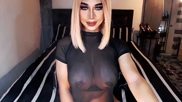 Snapshot of MassiveCockxMistress chatting on 05.15.26 MassiveCockxMistress online show from 05.15.26
